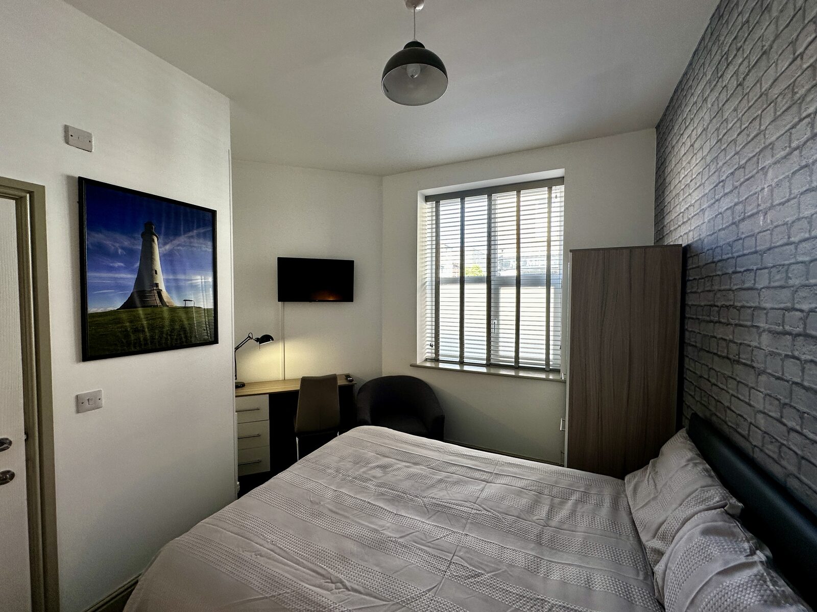 Newly refurbished en-suite double bedroom, Crystal Palace, Dalkeith Street, Barrow